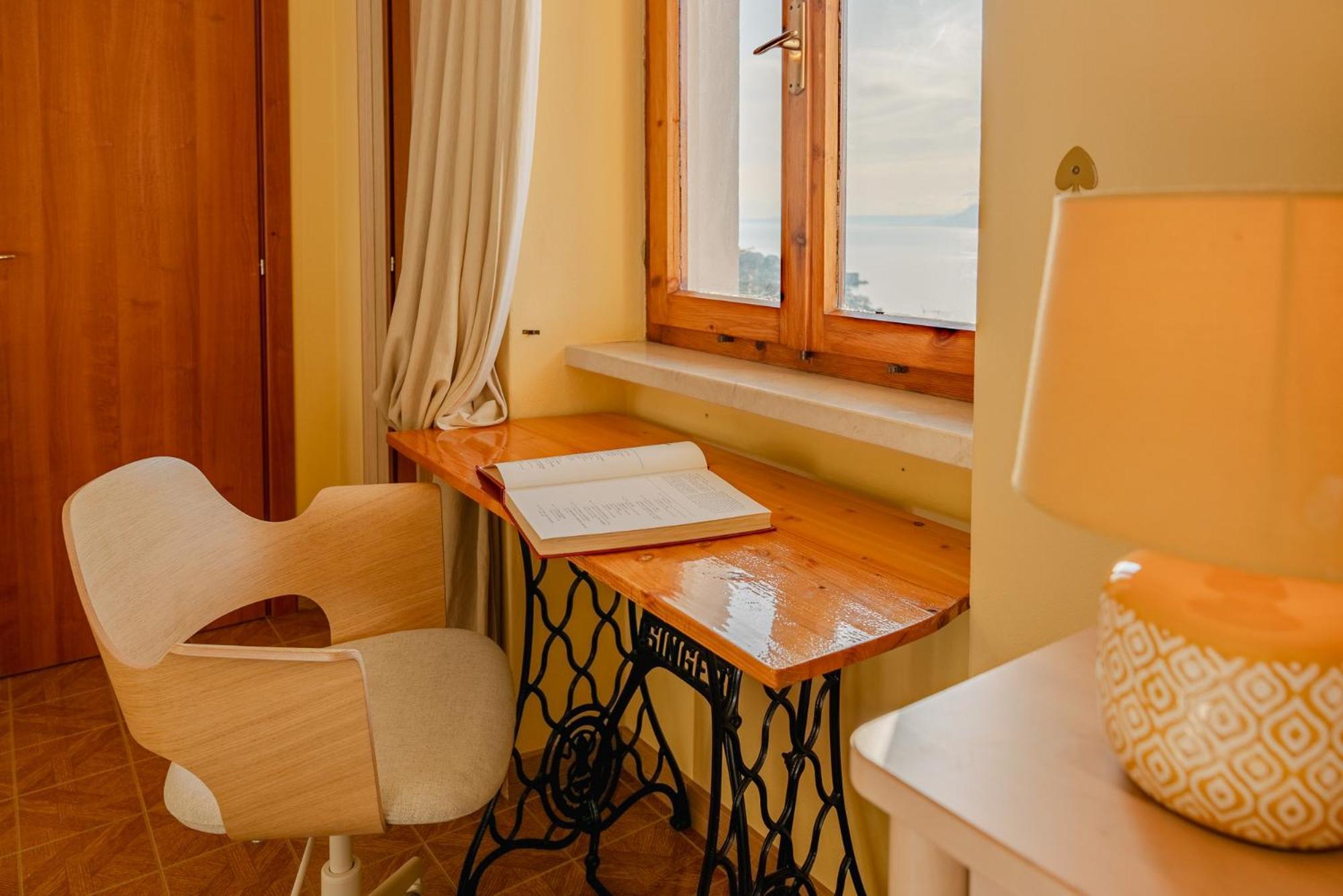 Garda Doma Bed and Breakfast Brenzone sul Garda Exteriör bild