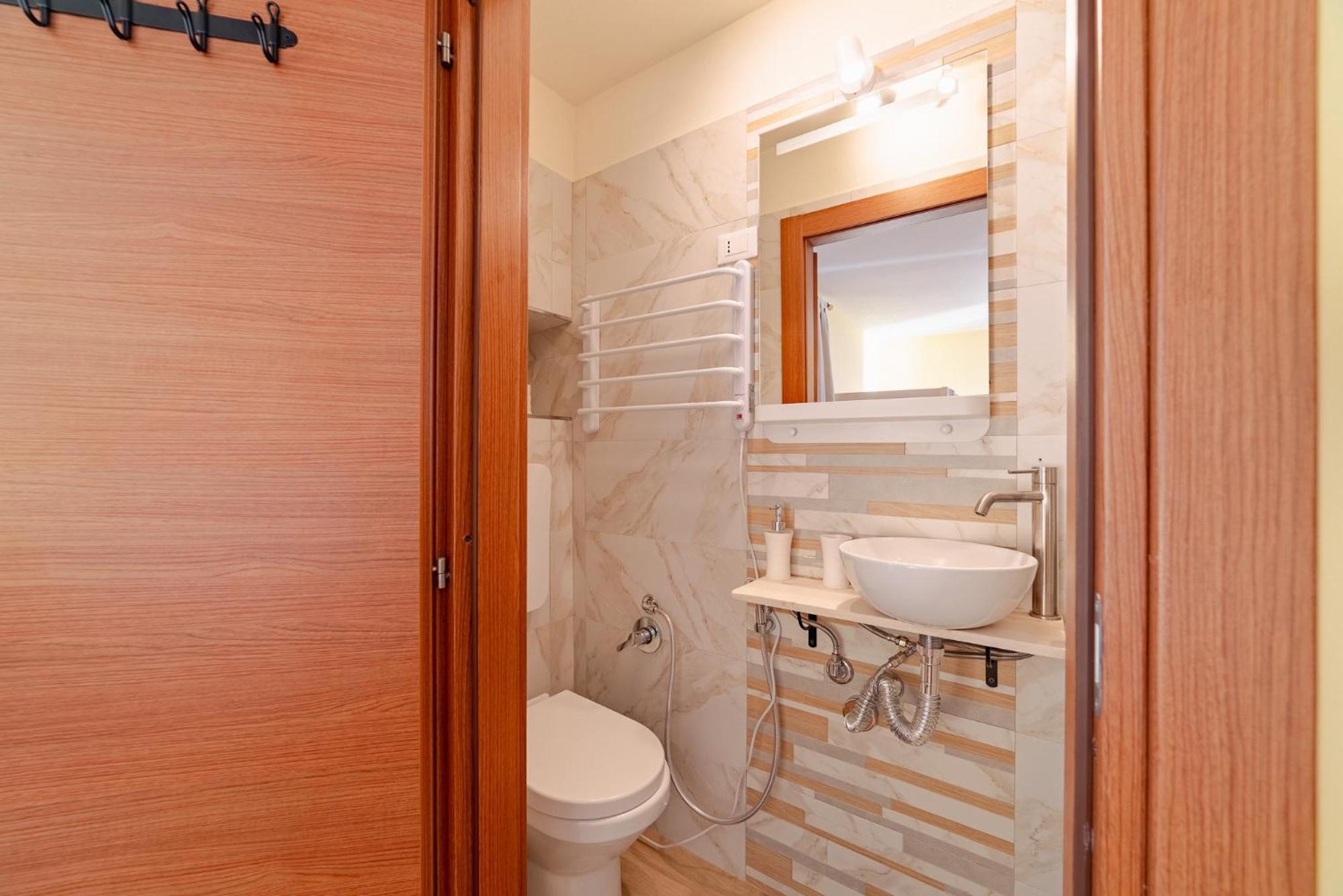 Garda Doma Bed and Breakfast Brenzone sul Garda Exteriör bild